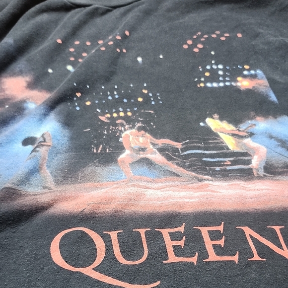 Queen Black Graphic Tee - Picture 1 of 1